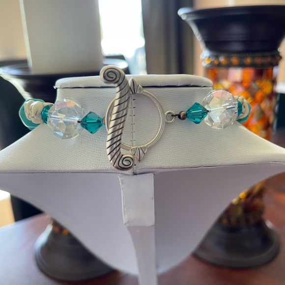 Artisan glass necklace Turquoise Clear Iridescent Crystals Turquoise Howlite - Picture 2 of 3